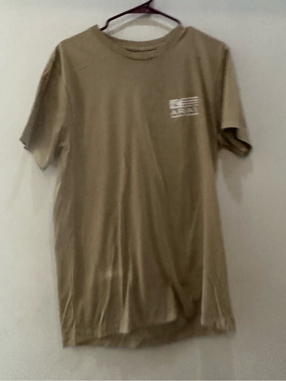 ARIAT Buckle Men's size MEDIUM Short Sleeve Crewneck T‑Shirt in Olive shirt